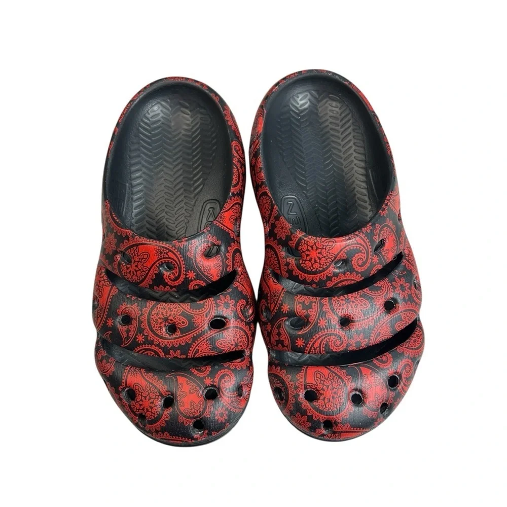 Keen Yogui Arts Clogs Sandals in Rip City Paisley (Red/Black) Pattern Size M7/W9